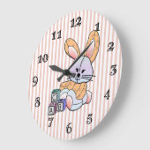 ピッパーソナライズされたクストライプの子供部屋アート – バニー ラージ壁時計 (傾斜)