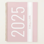 ピッモダンクはっきりしたパーソナライズされたシンプルストライプ2025 プランナー手帳<br><div class="desc">パーソナライズされたと大プリント年とおもしろいのブラシの台本の名前や主題やタイトルがカバーに印刷されシンプルてストライプ、ミュートされたミレニアルのピンクの無いプランナーカスタム。前面カバーと背面カバーの新しい背景色クリックを「さらにカスタマイズ」選択する。</div>