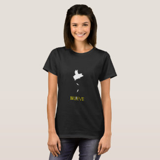 ピッ飛んでいるグ信じ Tシャツ