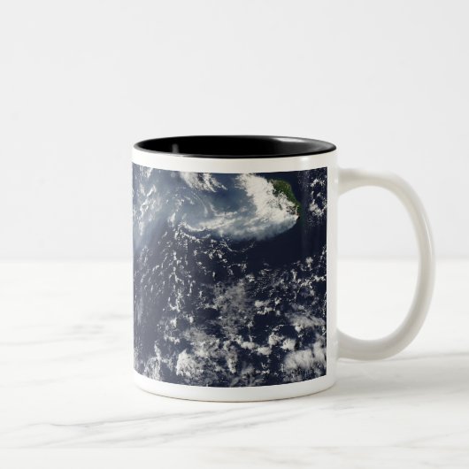 ピトン・ド・ラ・フォローネイズ懇親会の噴火 ツートーンマグカップ (右)
