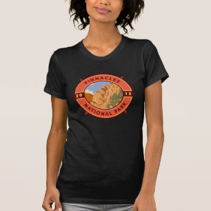 ピナクルズナショナルパークレトロコンパスエンブレム Tシャツ