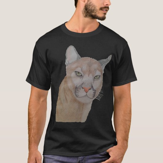 ピュマの緑の瞳を見詰める Tシャツ (正面)