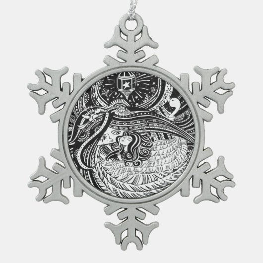 ピューターのオーナメント少しマッチの女の子の天使 スノーフレークピューターオーナメント (正面)