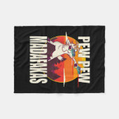 ピュー・ピュー・マダファカス・ピュー・マダファカス・ヤギ フリースブランケット (正面(横))