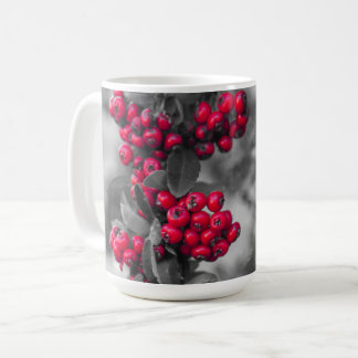 ピラカンサの赤い実と灰色の植物画マグ コーヒーマグカップ