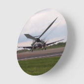 ピラタスPC 12 ラウンド壁時計 (傾斜)