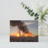 ピラミッドを燃やす、燃える男のはがき ポストカード (スタンド正面)