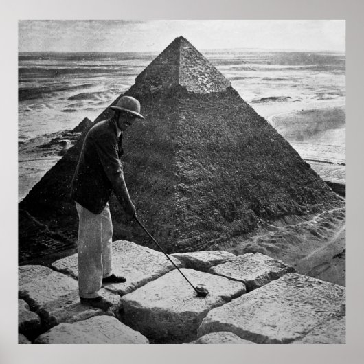 ピラミッドブラック&ホワイトでのゴルフ ポスター (正面)
