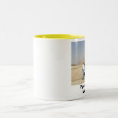 ピラミッド、ギーザのピラミッドの旅行者 ツートーンマグカップ (中央)