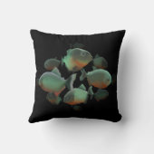 ピランハスイラストレーション クッション (裏面)