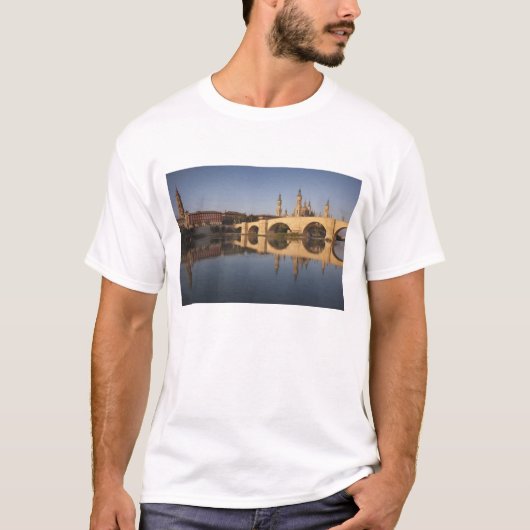 ピラールの聖母大聖堂 Tシャツ (正面)