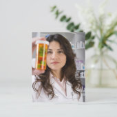 ピルボトルを持つ薬剤師 ポストカード (スタンド正面)