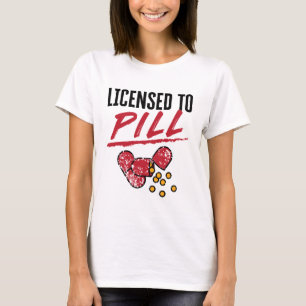 ピル薬剤師の卒業の許可 Tシャツ