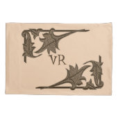 ピロロケース – リービーブラケット(イニシャル付) 枕カバー (裏面-左)