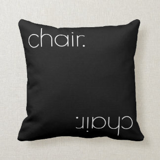 ピローを投げる クッション