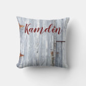 ピローパーソナライズされたホワイトウォッシュウッドバーンドドアカン クッション (正面)