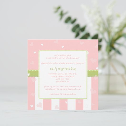 ピンかわいらしクの小さなハートの赤ちゃん 招待状 (スタンド正面)