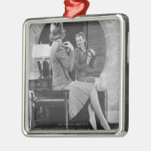 ピンで止めること メタルオーナメント (左)