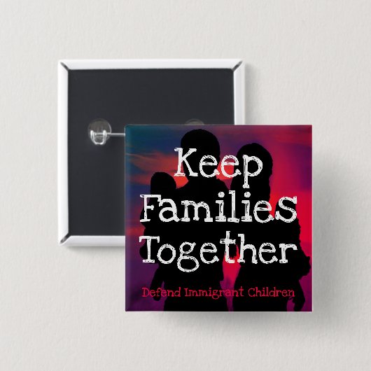 ピンにボタンをかけるために家族を一緒に保って下さい 缶バッジ (正面&裏面)