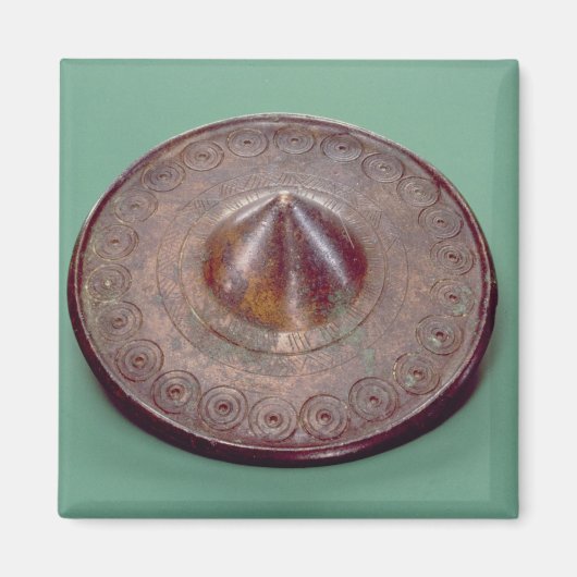 ピンの頭部を切り開き、アイルランド、紀元前700年 マグネット (正面)