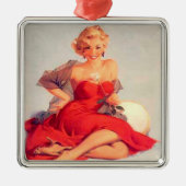 ピンアップガールレッドドレスアンドバラ メタルオーナメント (正面)
