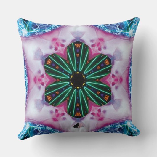 ピンキー万華鏡のように千変万化するパターン クッション (裏面)