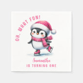 ピンクああ何おもしろいかわいいペンギン女の子1歳の誕生日 スタンダードカクテルナプキン (正面)