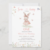 ピンクいくつかのバニーは1つの女の子の最初の誕生日を回している 招待状 (正面)