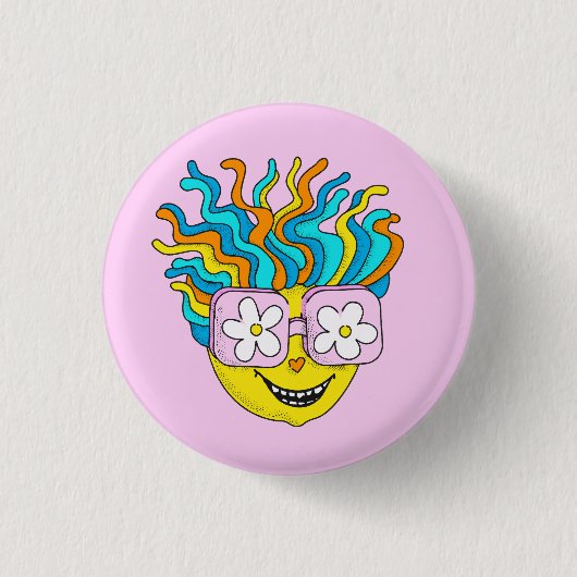 ピンクおもしろいの眼鏡を使った笑顔のキャラクターカラフル 缶バッジ (正面)