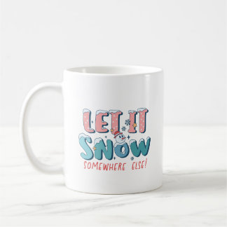 ピンクおもしろい色の冬のどこかで雪を降らせる コーヒーマグカップ