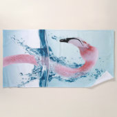 ピンクおもしろい間抜けのフラミンゴがディップ ビーチタオル (正面)