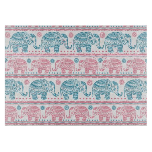 ピンクおよびティール（緑がかった色）民族象パターン カッティングボード (正面)
