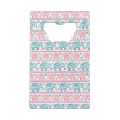 ピンクおよびティール（緑がかった色）民族象パターン クレジットカード栓抜き (裏面)