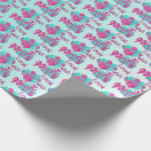 ピンクおよびトルコ石の第90誕生日の90はだれであるか見て下さい ラッピングペーパー (角)