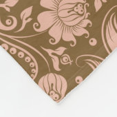 ピンクおよびブラウンの花柄パターン フリースブランケット (角)