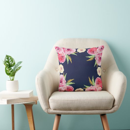 ピンクおよび濃紺の花柄の枕 クッション (椅子)