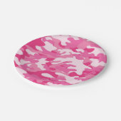 ピンクおよび白い迷彩柄のデザイン ペーパープレート (アングル)