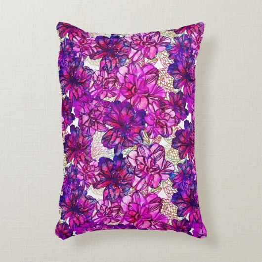 ピンクおよび紫色の抽象的な花模様 アクセントクッション (正面(垂直))