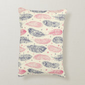 ピンクおよび紫色の民族の羽パターン アクセントクッション (裏面(縦))