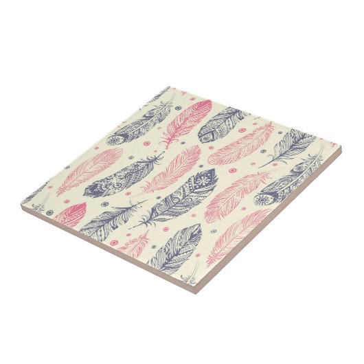 ピンクおよび紫色の民族の羽パターン タイル (側面)