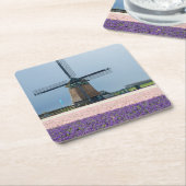 ピンクおよび紫色の花が付いている伝統的な風車 スクエアペーパーコースター (アングル)