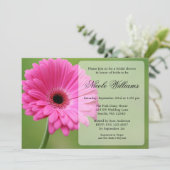 ピンクおよび緑のガーベラのデイジーのブライダルシャワー 招待状 (スタンド正面)