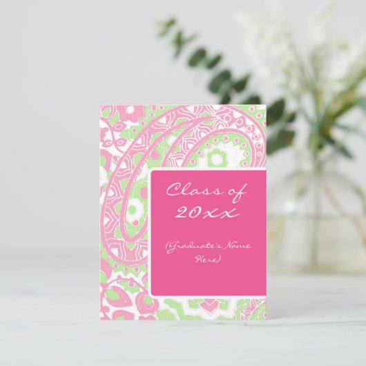 ピンクおよび緑のペイズリーの卒業の発表 招待状 (スタンド正面)