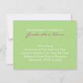 ピンクおよび緑のペイズリーの卒業の発表 招待状 (裏面)