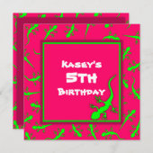 ピンクおよび緑のヤモリのトカゲのテーマの誕生会 招待状 (正面/裏面)