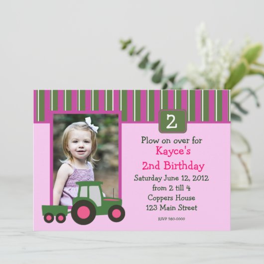 ピンクおよび緑の女の子のトラクターの誕生日の招待 招待状 (スタンド正面)