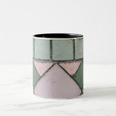 ピンクおよび緑の形 ツートーンマグカップ (中央)