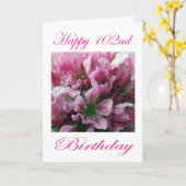 ピンクおよび緑の花の幸せな102nd誕生日 カード (黄色い花)