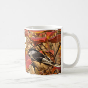 ピンクおよび赤い紅葉の《鳥》アメリカゴガラの鳥 コーヒーマグカップ