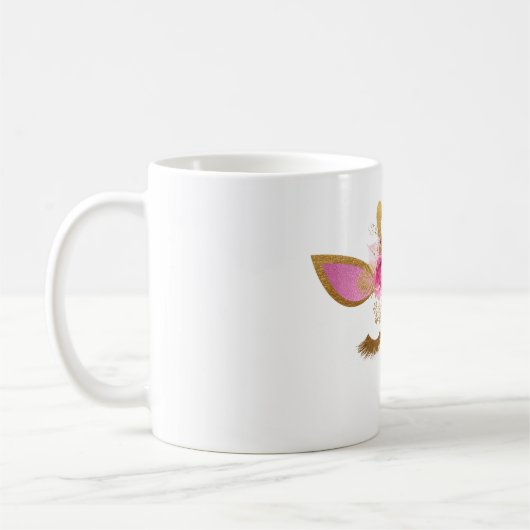 ピンクおよび金ゴールドのキリンのマグ コーヒーマグカップ (左)